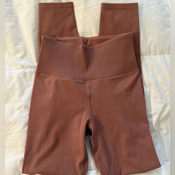 Vuori Women's Ribbed Set - Picture 3 of 3